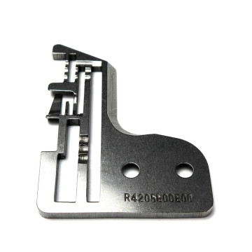 R4205-E0D-E00 NEEDLE PLATE...